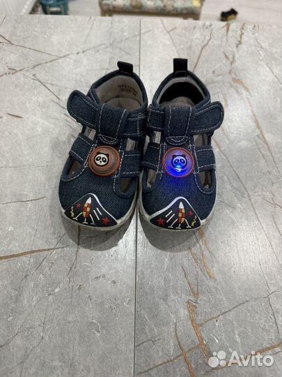 Сандали светящиеся 24 размер