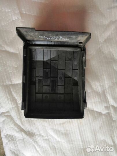 Крышка блока предохранителей Volkswagen Touran 1