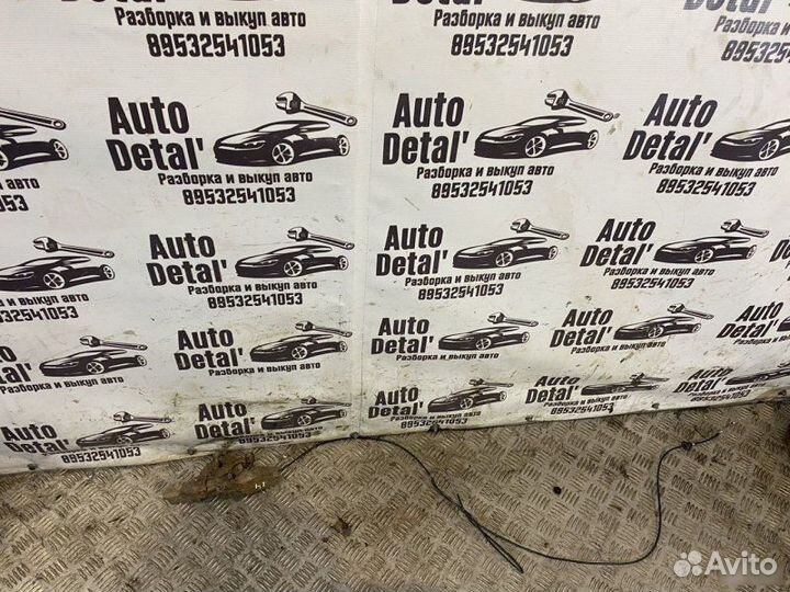 Замок капота Toyota Corolla 2005