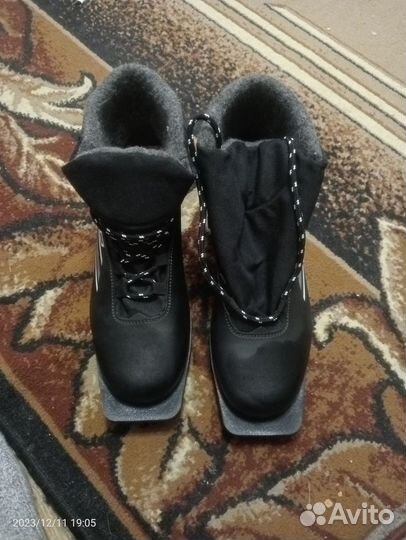 Лыжные ботинки