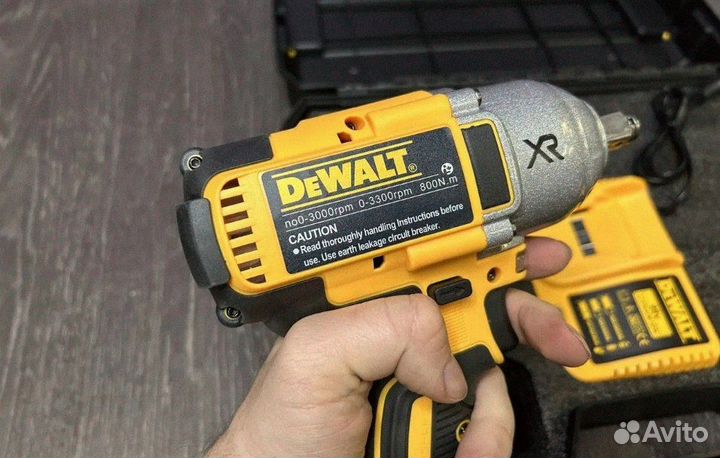 Аккумуляторный гайковерт DeWalt 20v 600 нм