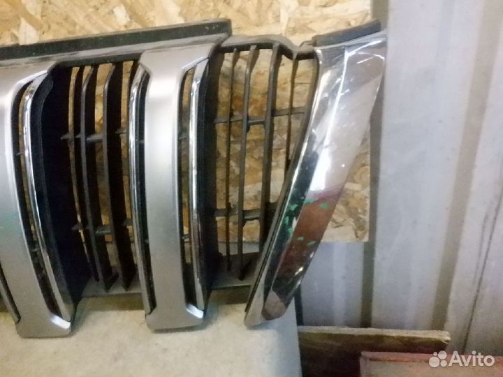 1182062 toyota land cruiser prado облицовка радиатора 2017