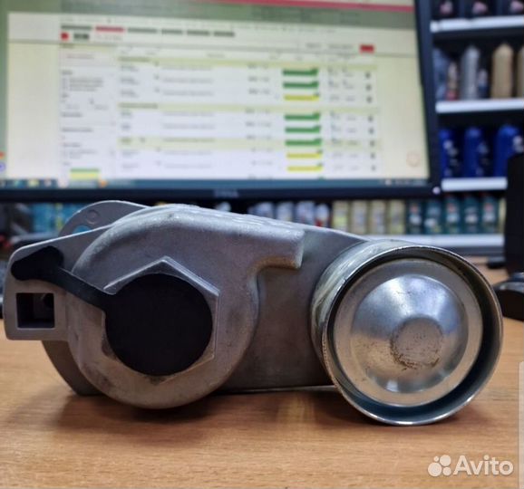 Натяжитель приводного ремня volvo