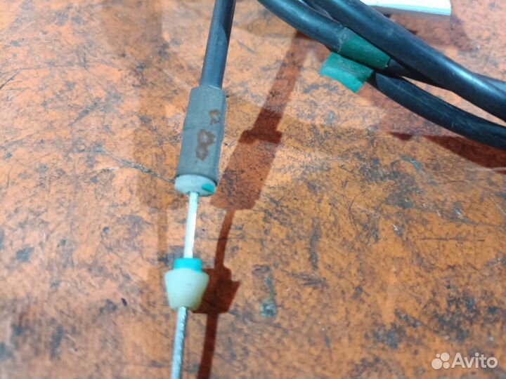 Тросик капота Toyota Corona premio ST210