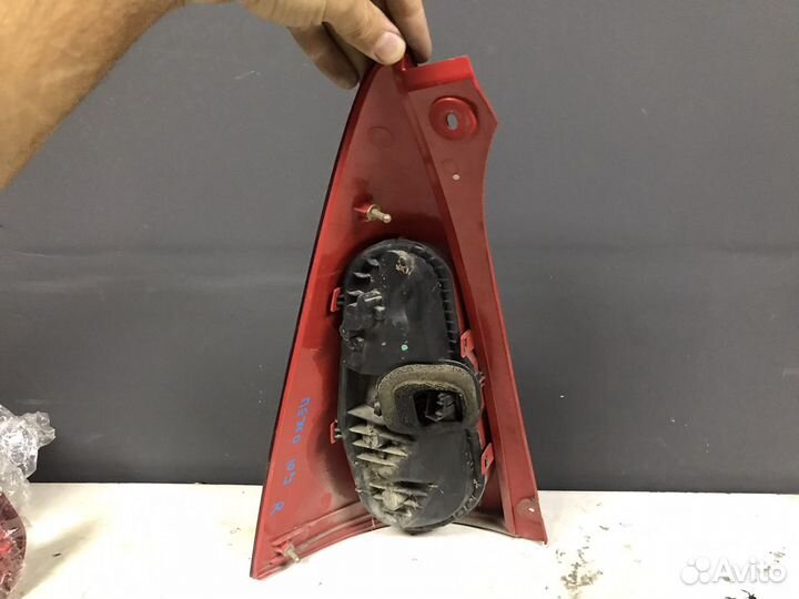 Фонарь правый Peugeot 107