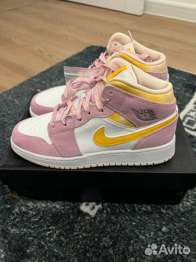 Nike Air Jordan 1 Mid SE “Arctic Pink