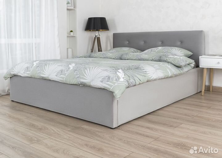 Кровать с матрасом