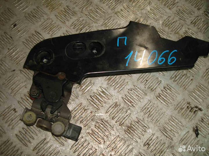 Ролик Nissan Elgrand E51 2002-2010