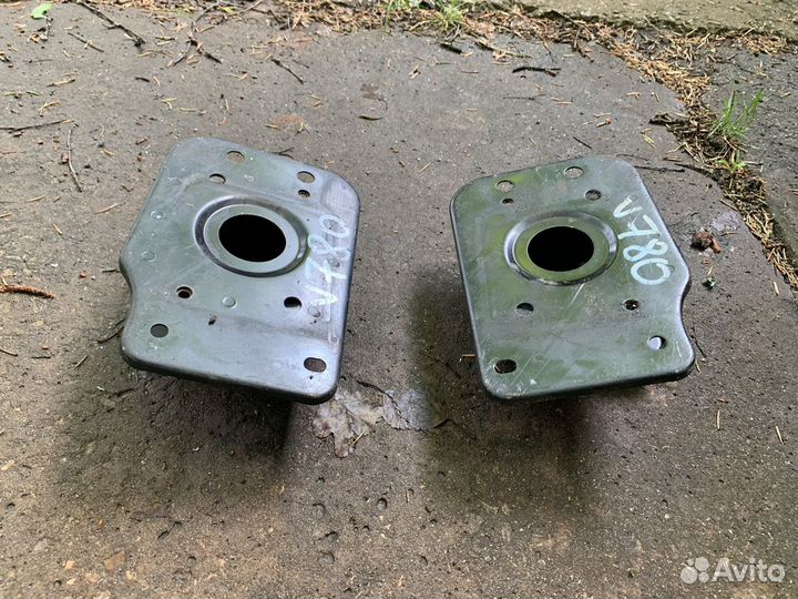 Infiniti fx35 fx45 кронштейн усилителя задний