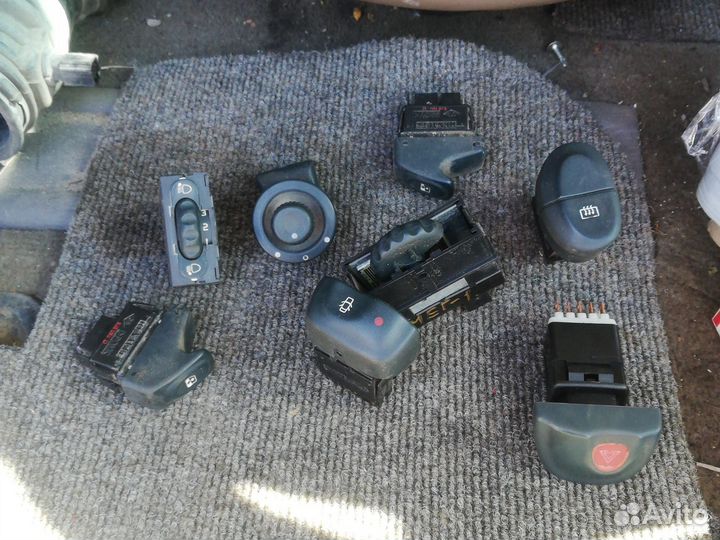 Кнопка Рено Меган 1