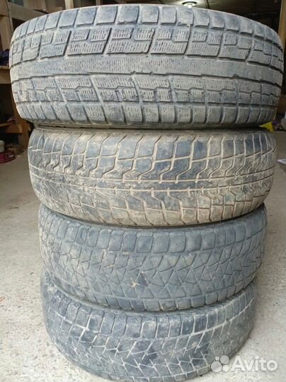 Bridgestone Blizzak DM-V2 215/70 R16