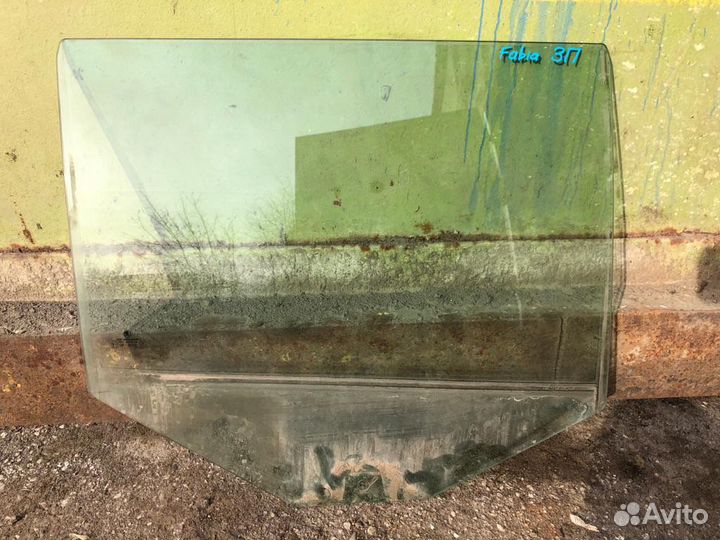 Стекло заднее правое Skoda Fabia 2