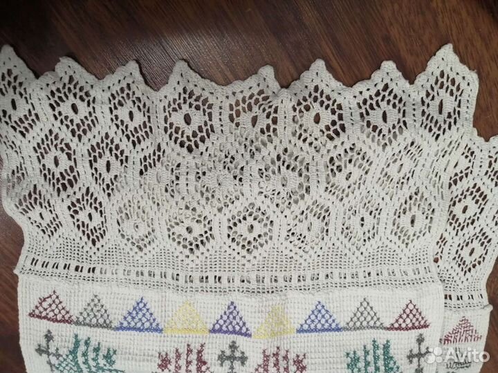 Полотенца с вышивкой и кружевом