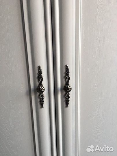 Шкаф двухстворчатый