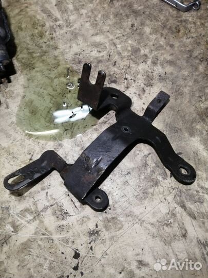 Кронштейн эгур zf opel