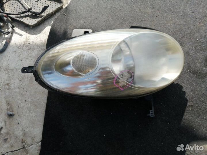 Фара правая Nissan March AK12