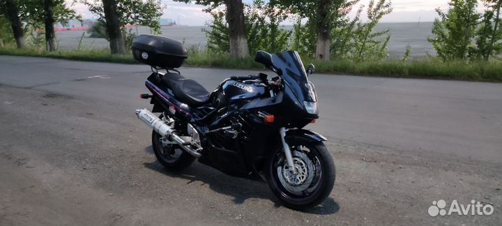 Suzuki RF 900