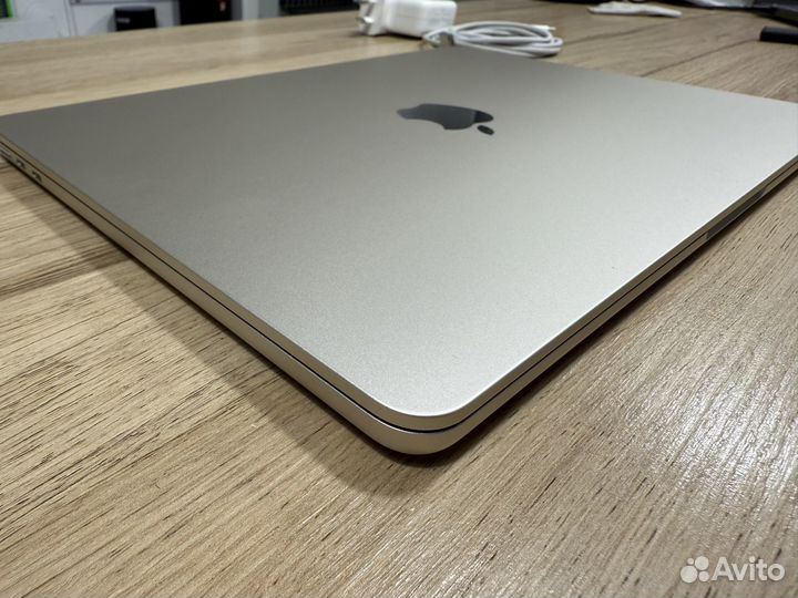 MacBook Air 13 M2 Starlight 8gb 256gb не использ