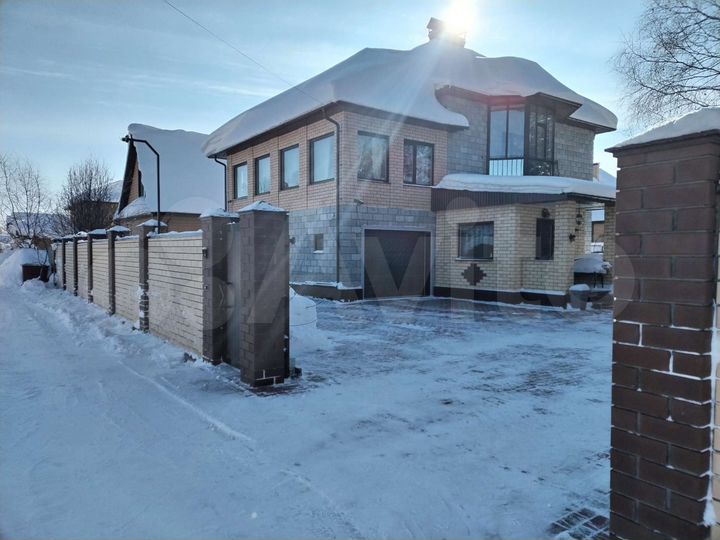 Дом 284 м² на участке 11,5 сот.