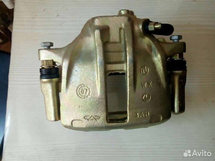 Суппорт тормозной передний левый Ch Amulet без ABC