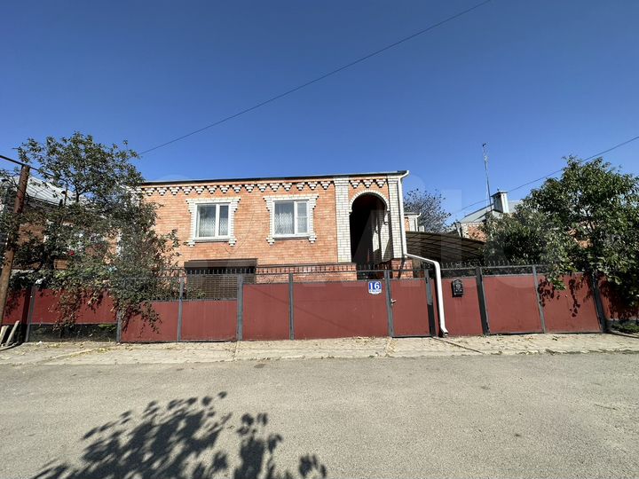 Дом 256 м² на участке 4,5 сот.