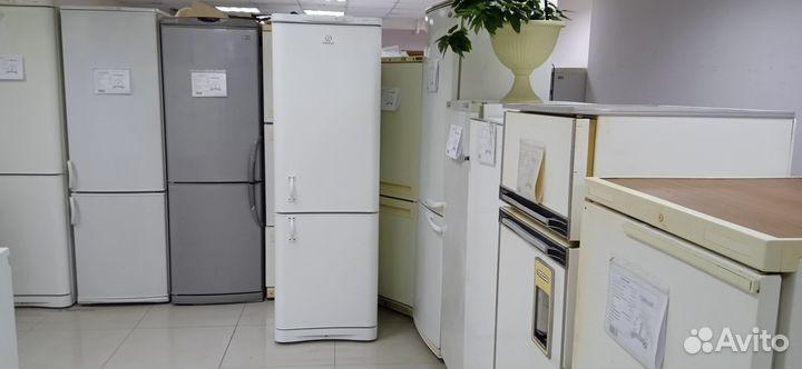 Холодильник Indesit