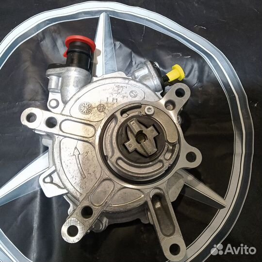 Насос вакумный Mercedes а2762300365 M278 M276 M157