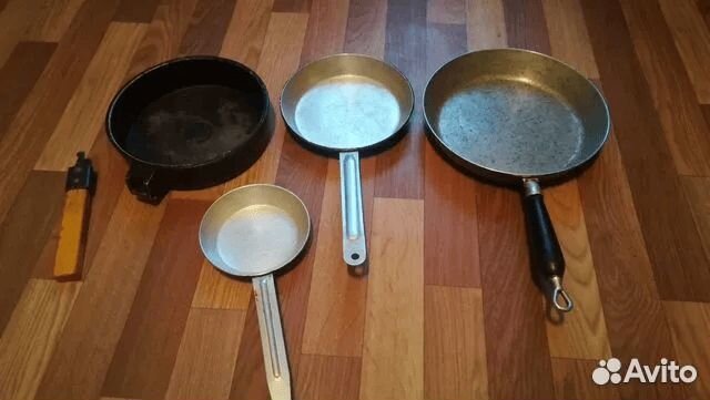 Сковороды, утятница, противень, сито, подставки