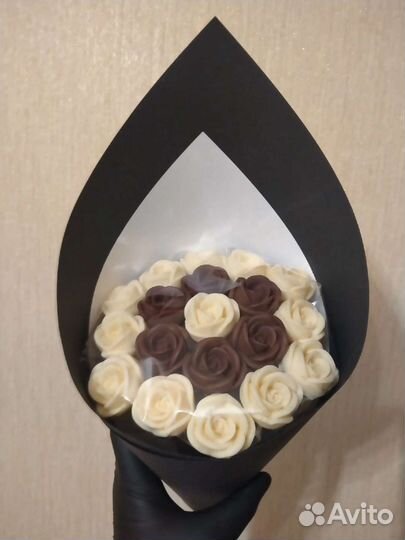 Сладкие букеты из шоколада