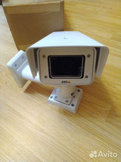 Видеокамера Axis P1355-e