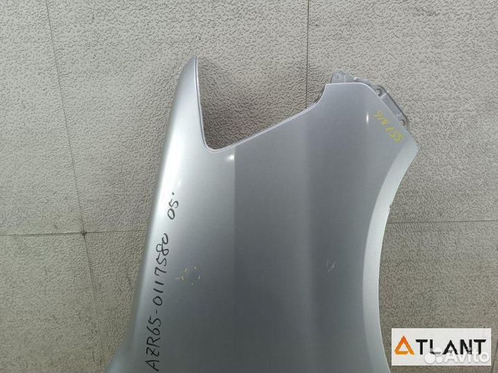 Крыло переднее правое toyota noah