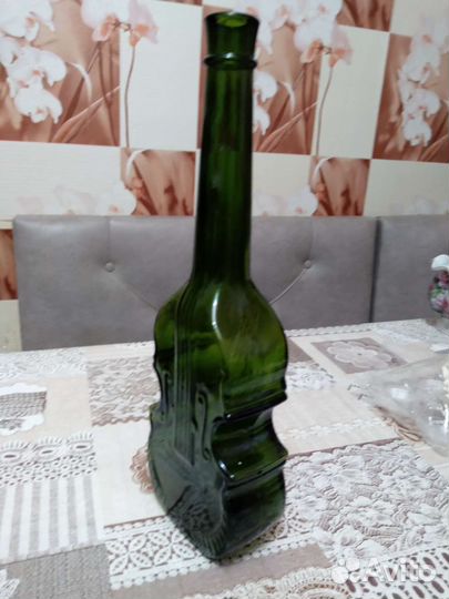 Бутылка стеклянная в форме скрипки
