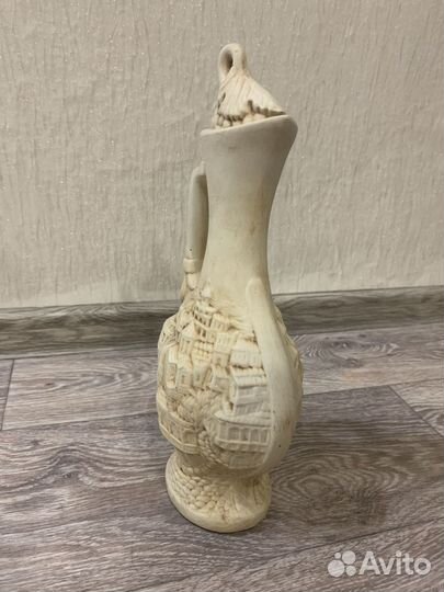 Глиняный кувшин для вина