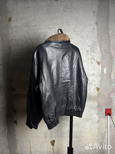 Винтажный кожаный бомбер с меховым воротником
