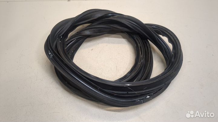 Уплотнитель Mazda 3 (BP) 2019, 2022