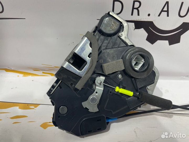 Замок передней двери левый Toyota Land Cruiser