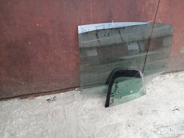 Стекло двери Пассат Б7 Седан