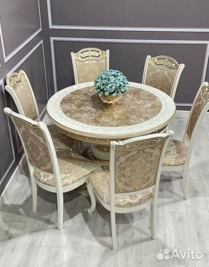 Обеденный стол и стулья