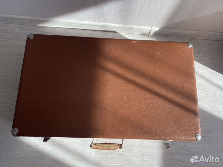 Винтажный чемодан