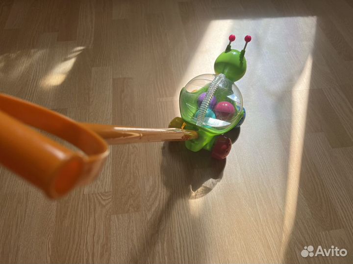 Улитка игрушка детская на колесиках