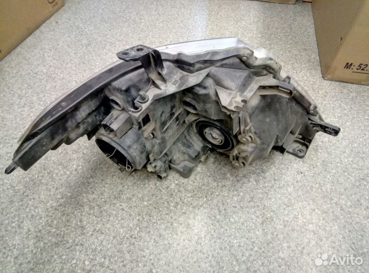 Фара передняя левая на Nissan Patrol