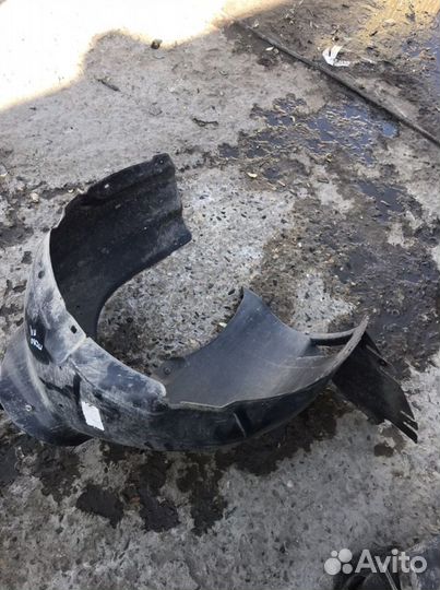 Volkswagen polo sedan подкрылок передний