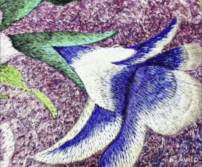 Картина вышитая шелком на шелке