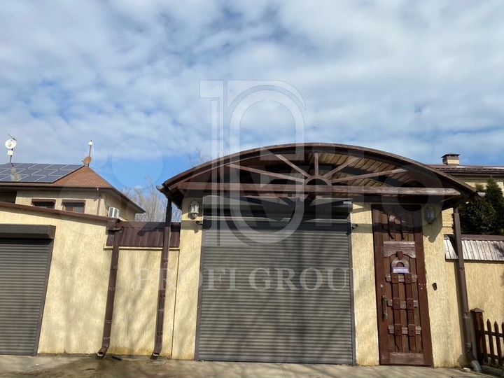 Дом 180 м² на участке 6 сот.