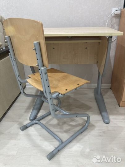 Растущая парта и стул бу