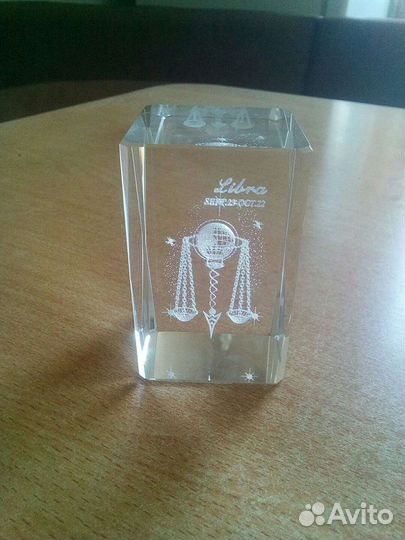 Кубик стеклянный со знаком Весы подарочный