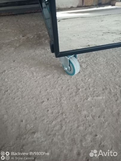 Зеркало напольное на колесах