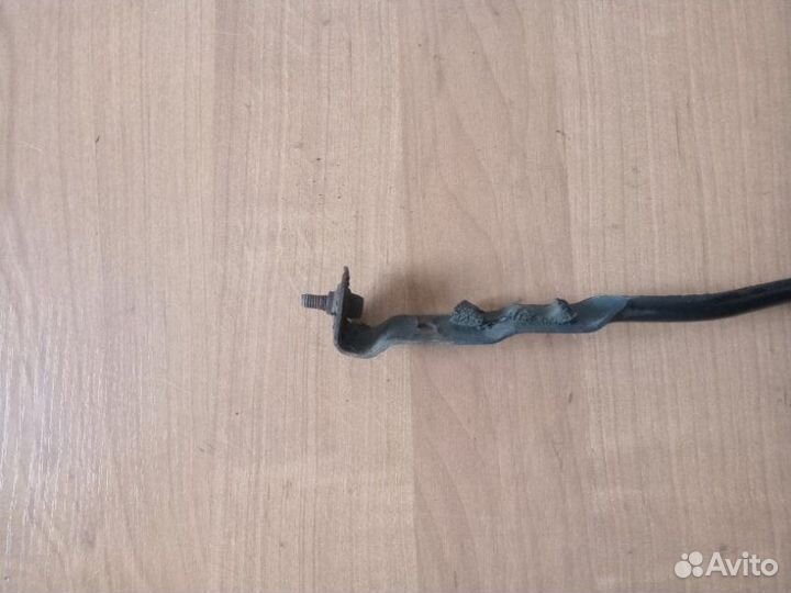 Кронштейн замка капота Volkswagen Passat B5 седан