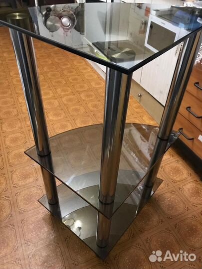 Стеклянная тумба с полками