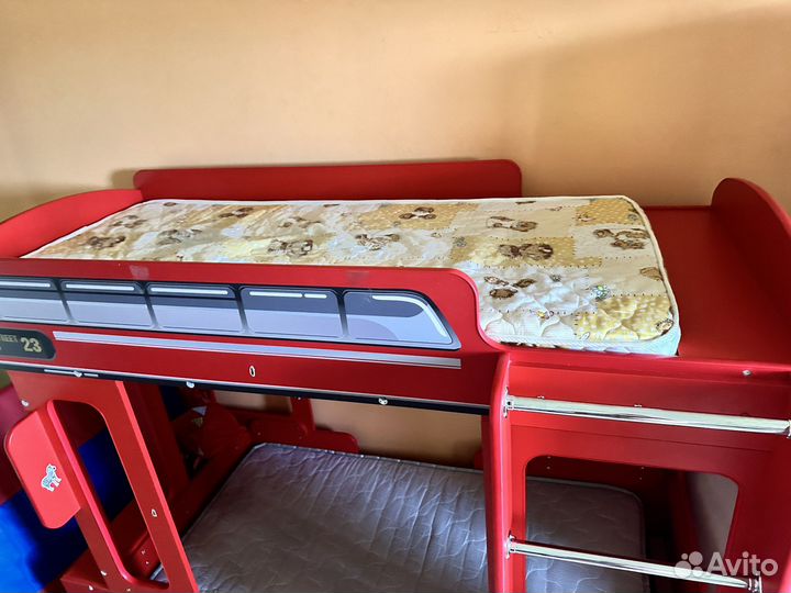 Двухъярусная кровать автобус